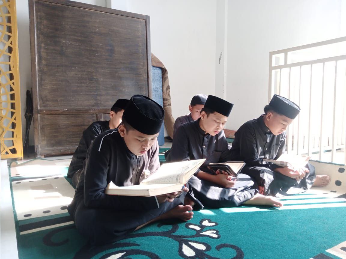 5 Manfaat Menghafal Al-Quran Sejak Dini untuk Anak Cerdas